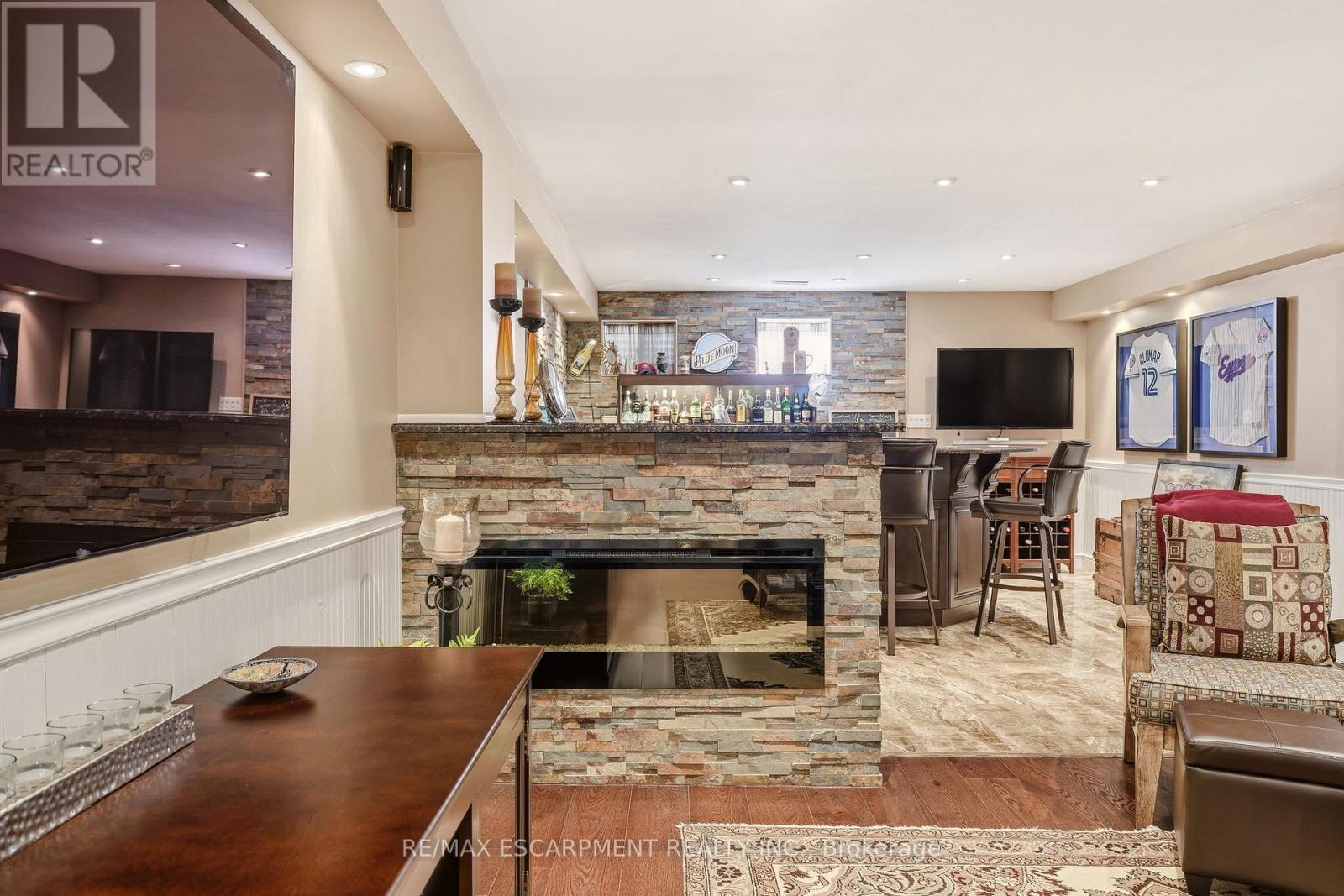 4163 Stonebridge Crescent, Burlington, ON - Indoor With Fireplace