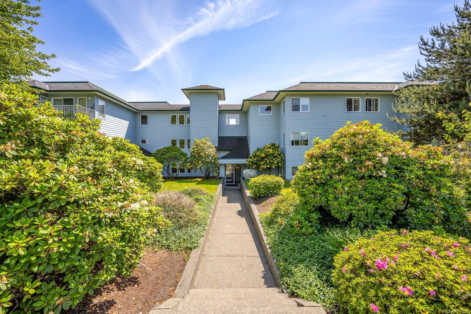 #101B-698 Aspen Rd, Comox, BC - Outdoor