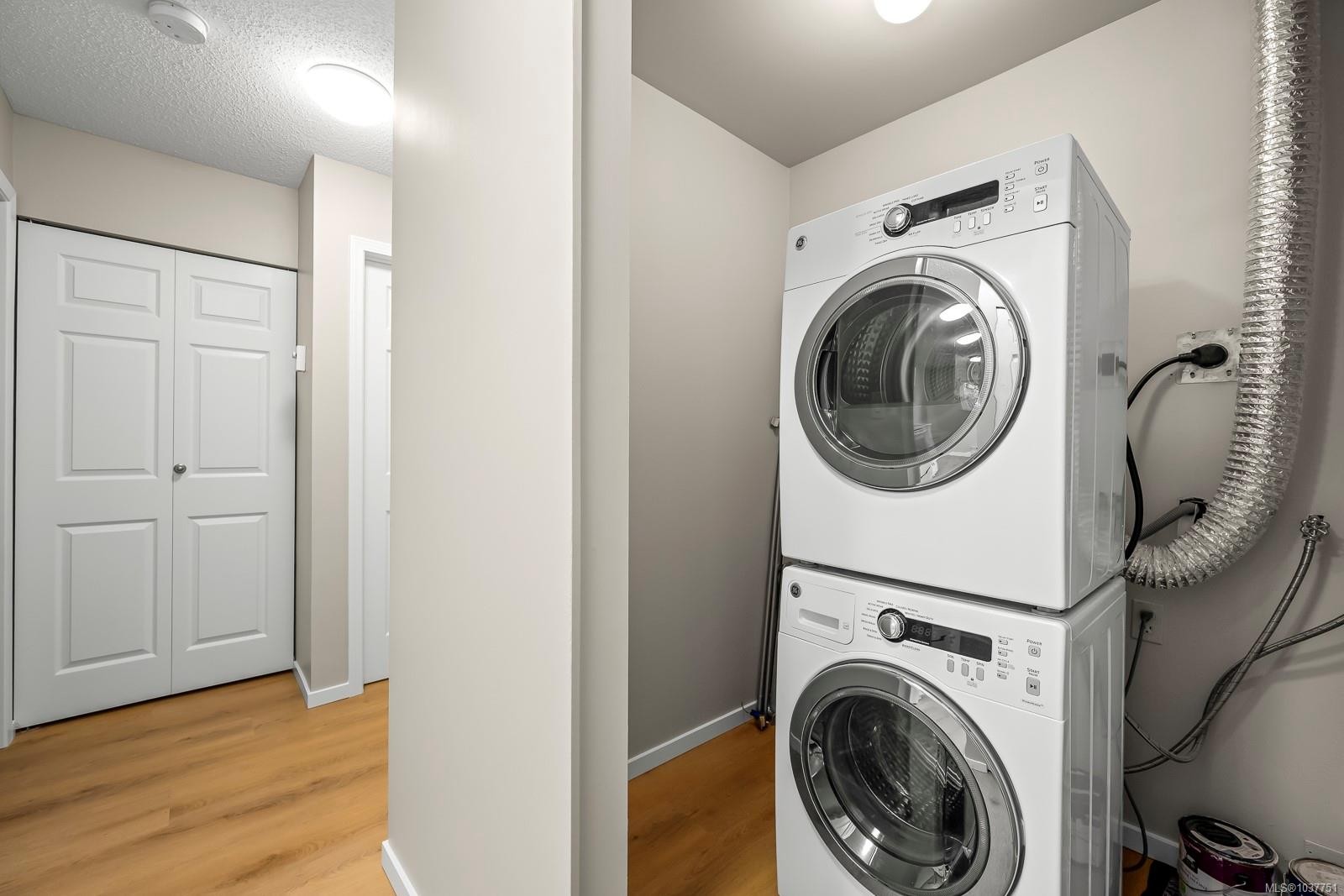#101B-698 Aspen Rd, Comox, BC - Indoor Photo Showing Laundry Room