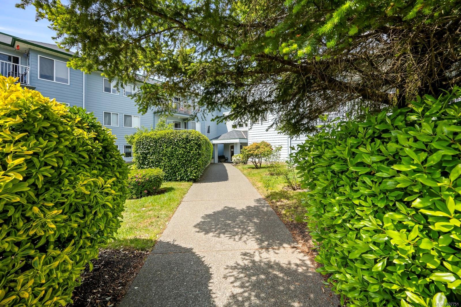 #101B-698 Aspen Rd, Comox, BC - Outdoor