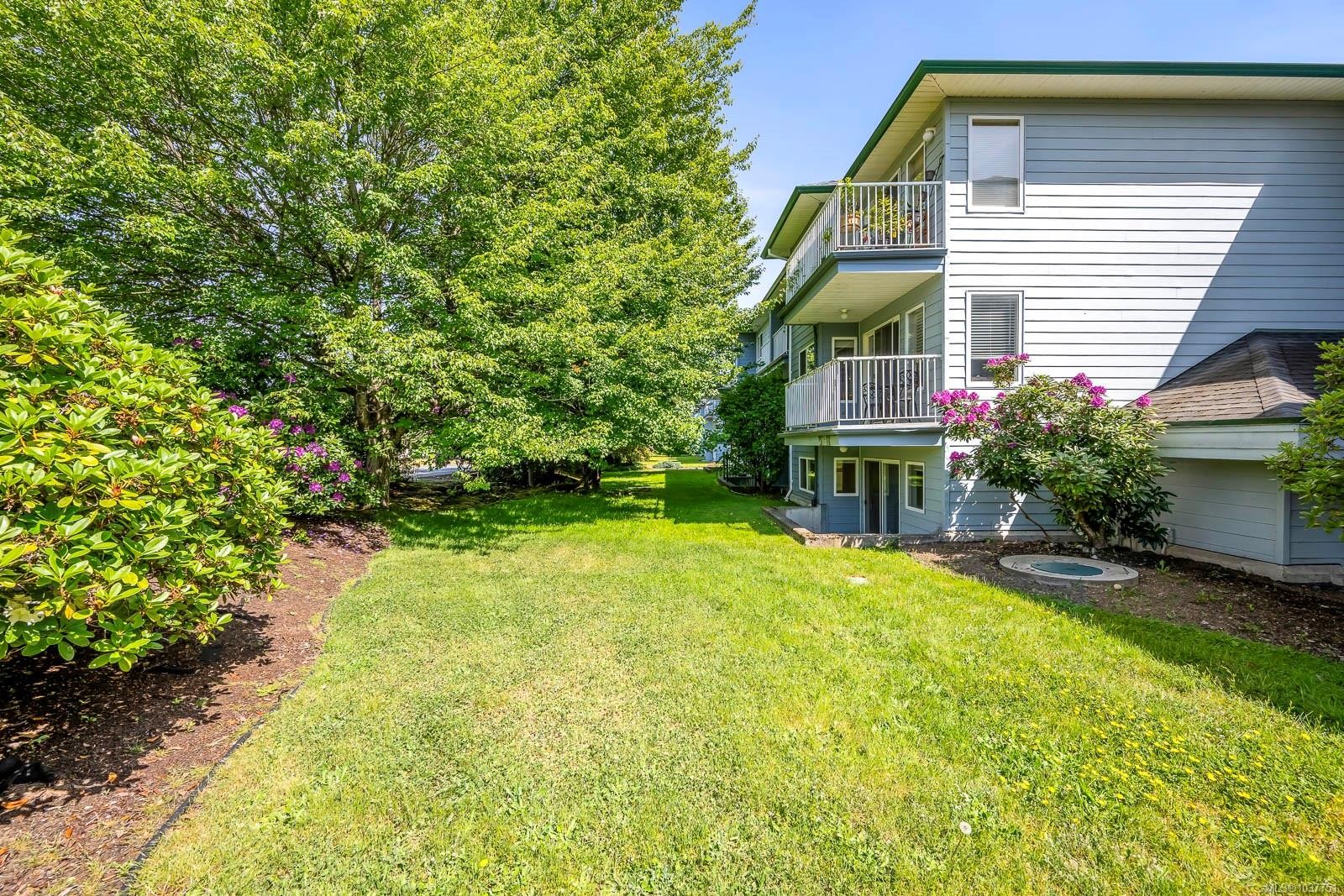 #101B-698 Aspen Rd, Comox, BC - Outdoor
