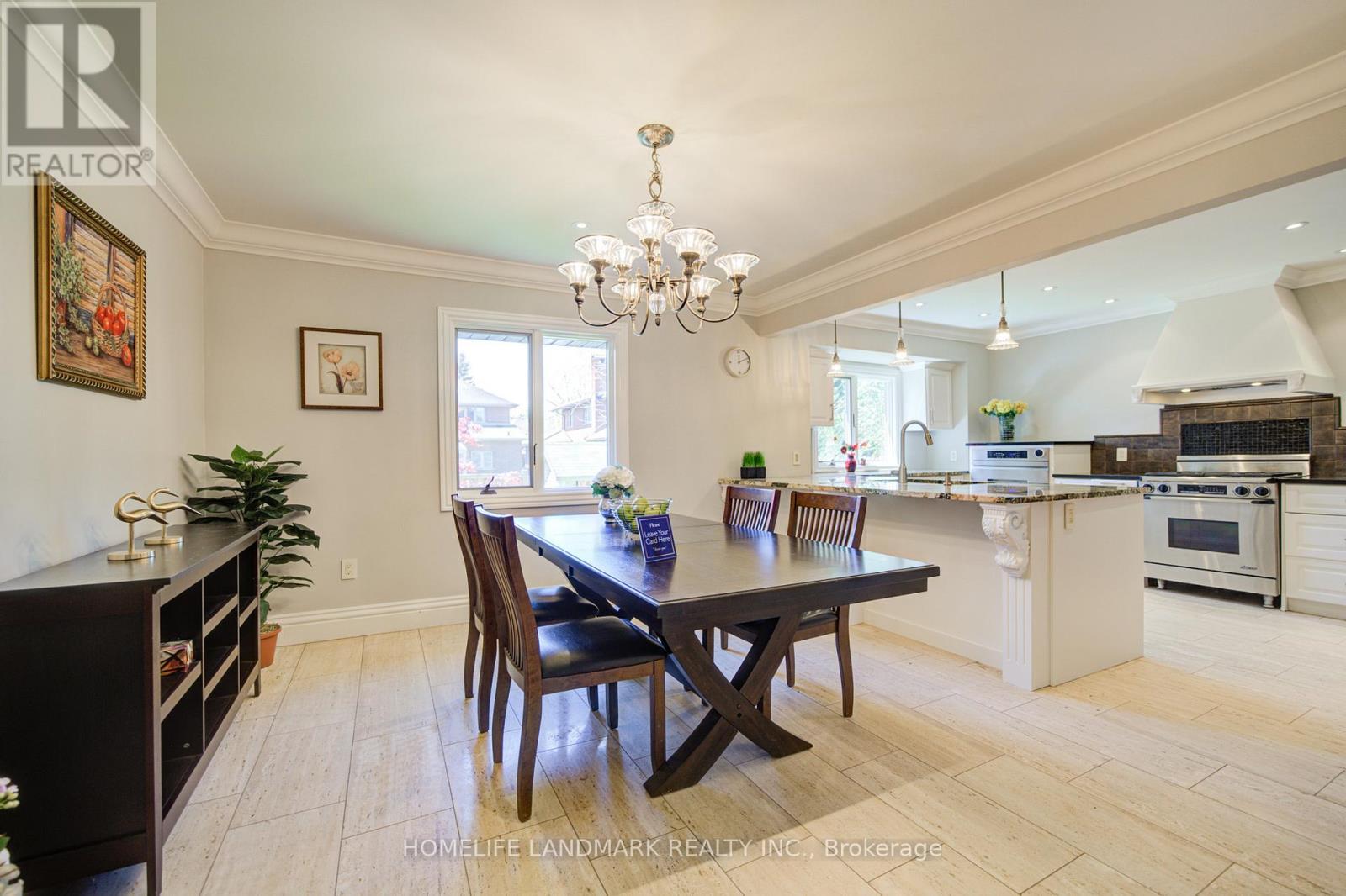 38 Balfour Drive, Hamilton, ON - Indoor Photo Showing Dining Room