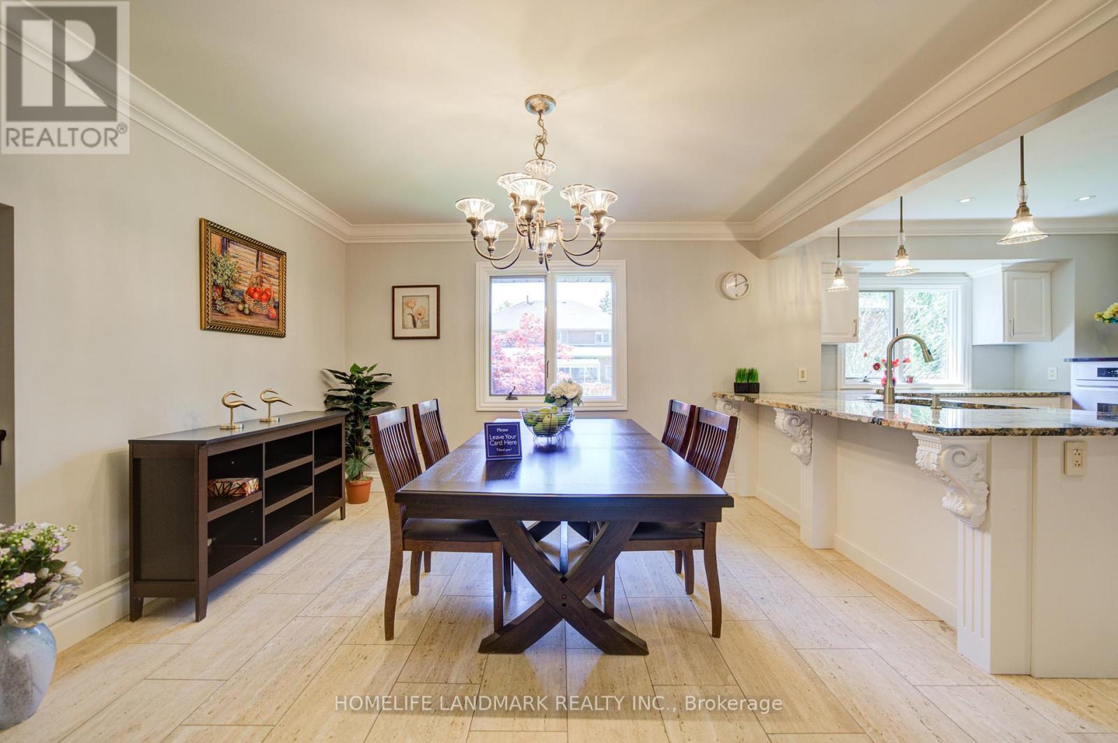 38 Balfour Drive, Hamilton, ON - Indoor Photo Showing Dining Room