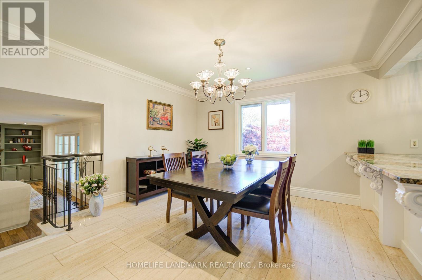 38 Balfour Drive, Hamilton, ON - Indoor Photo Showing Dining Room