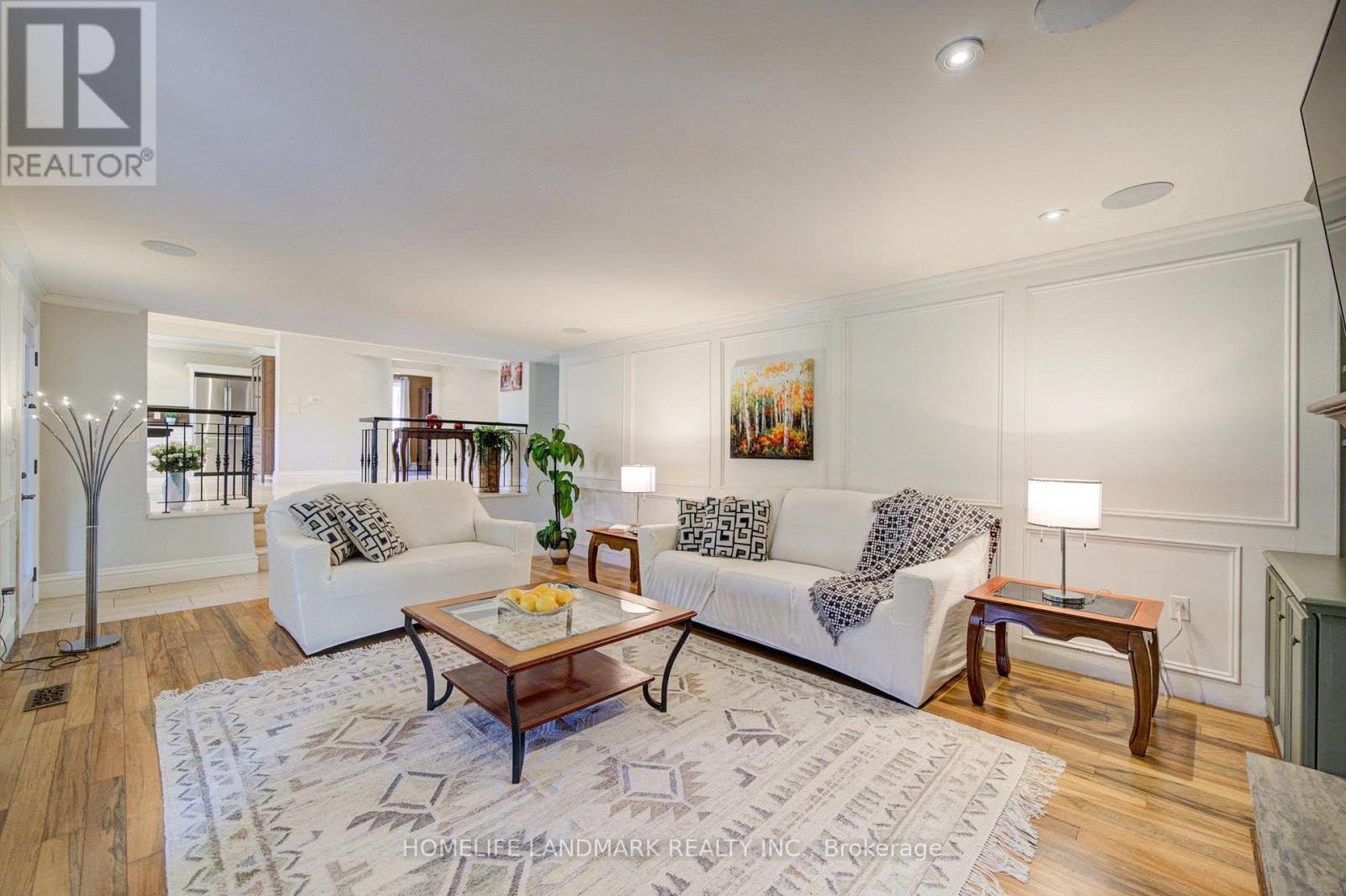 38 Balfour Drive, Hamilton, ON - Indoor Photo Showing Living Room