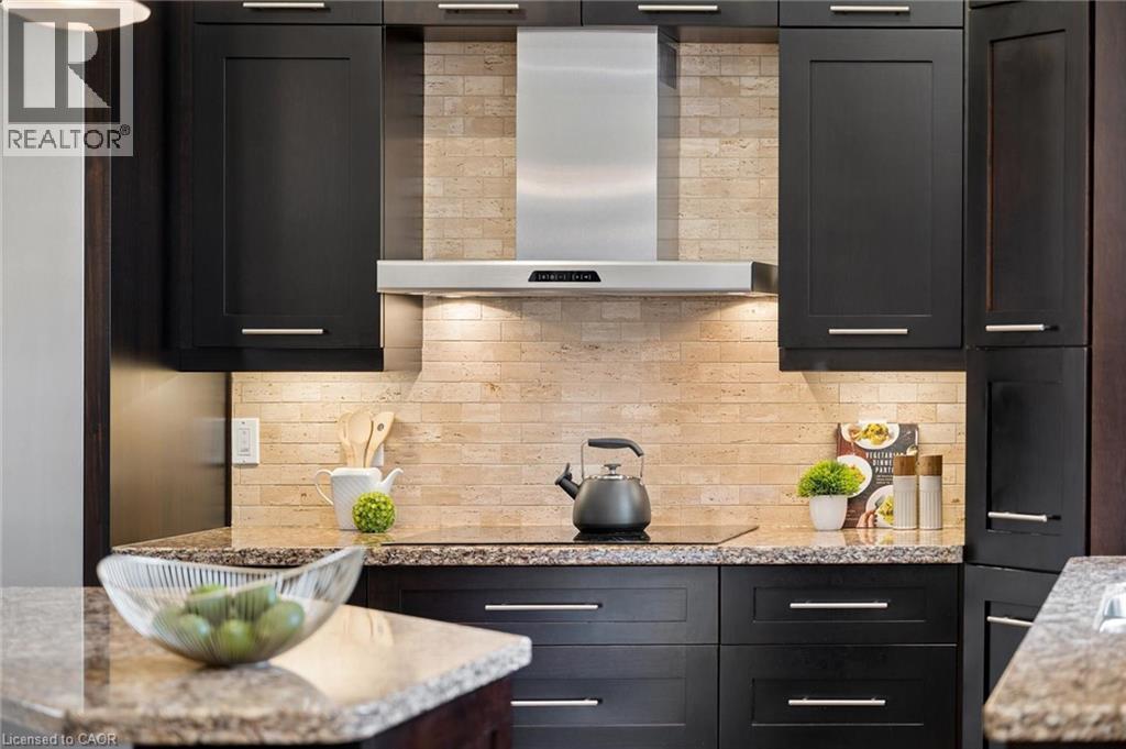 697 Breakwater Crescent, Waterloo, ON - Indoor Photo Showing Kitchen With Upgraded Kitchen