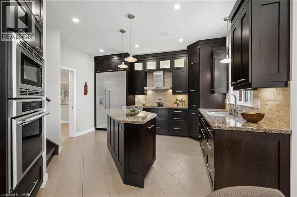 697 Breakwater Crescent, Waterloo, ON - Indoor Photo Showing Kitchen With Double Sink With Upgraded Kitchen