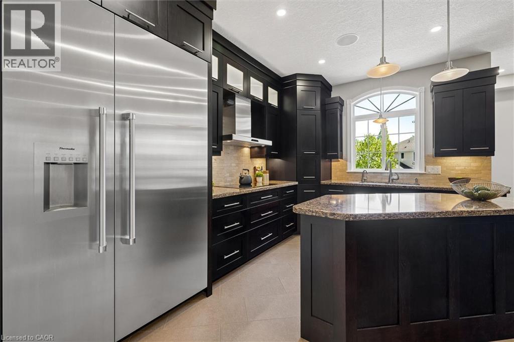 697 Breakwater Crescent, Waterloo, ON - Indoor Photo Showing Kitchen With Upgraded Kitchen