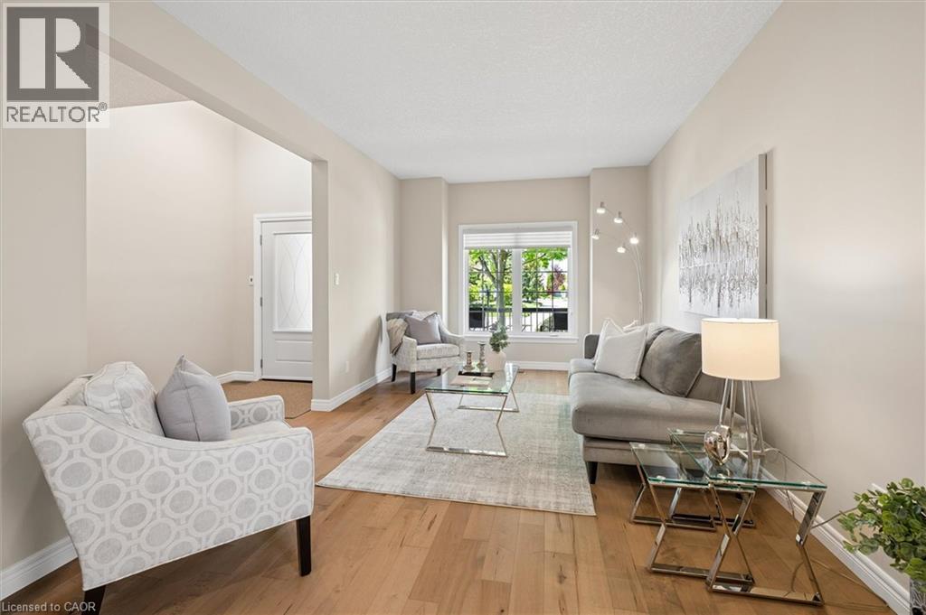 697 Breakwater Crescent, Waterloo, ON - Indoor Photo Showing Living Room