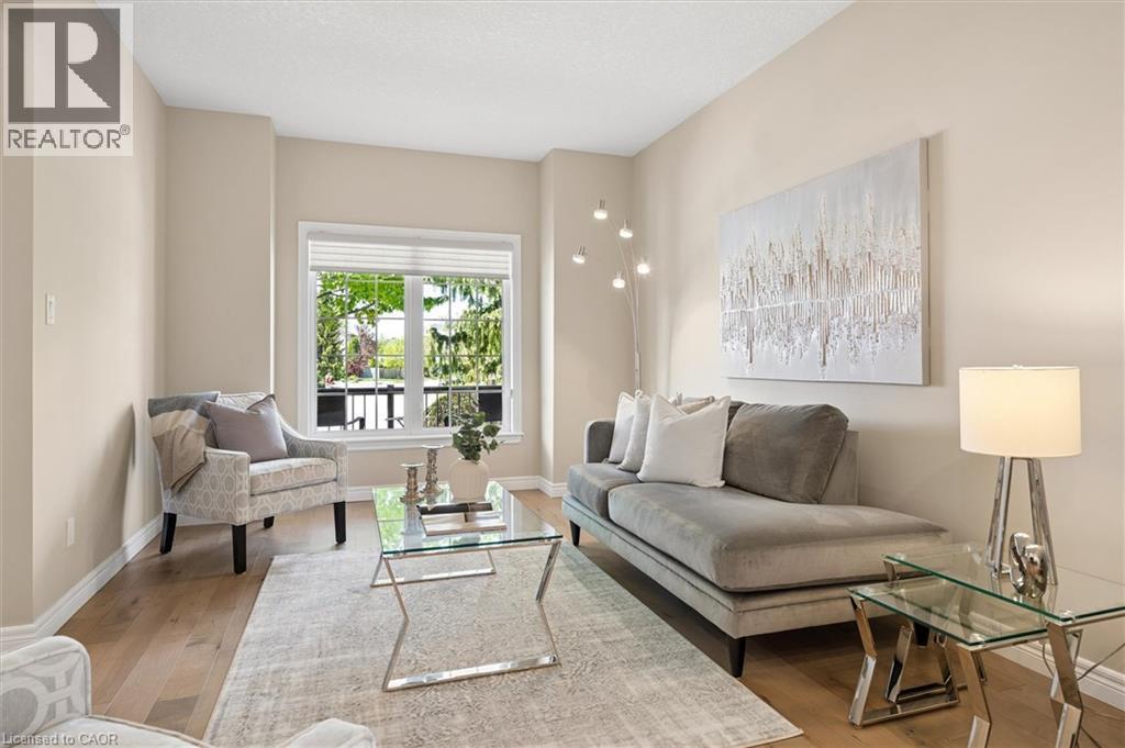 697 Breakwater Crescent, Waterloo, ON - Indoor Photo Showing Living Room