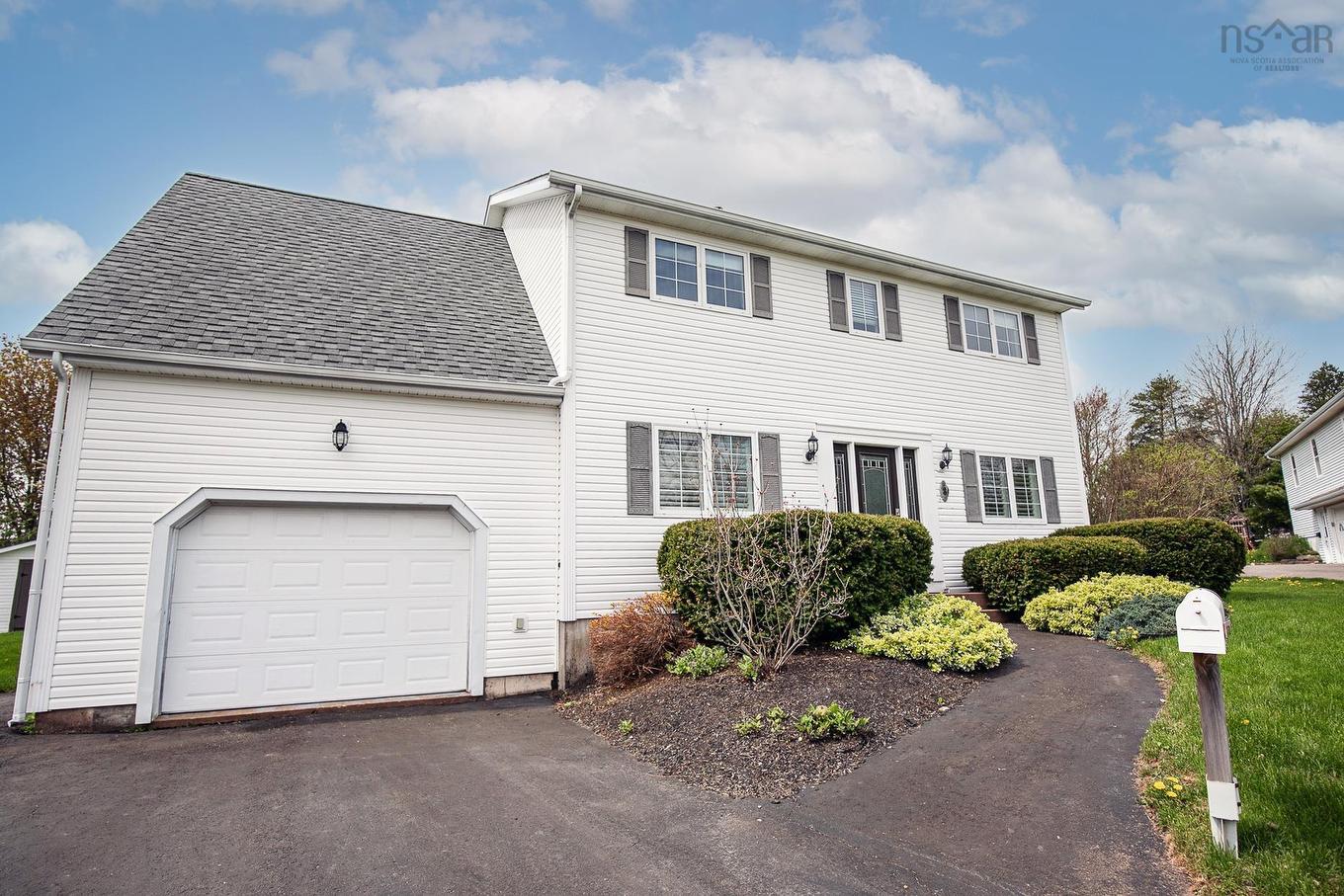 8 Penny Lane, Amherst, NS