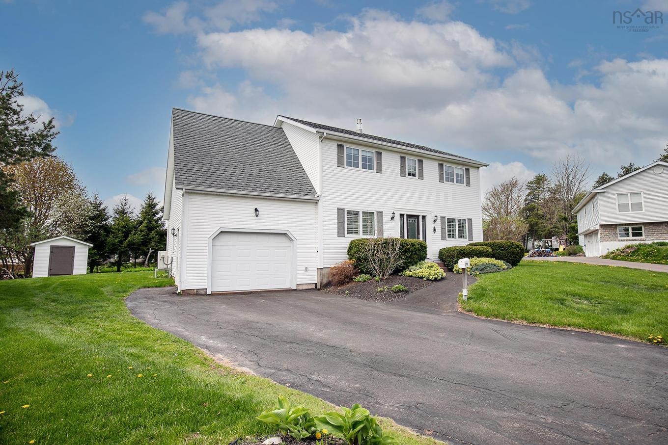8 Penny Lane, Amherst, NS