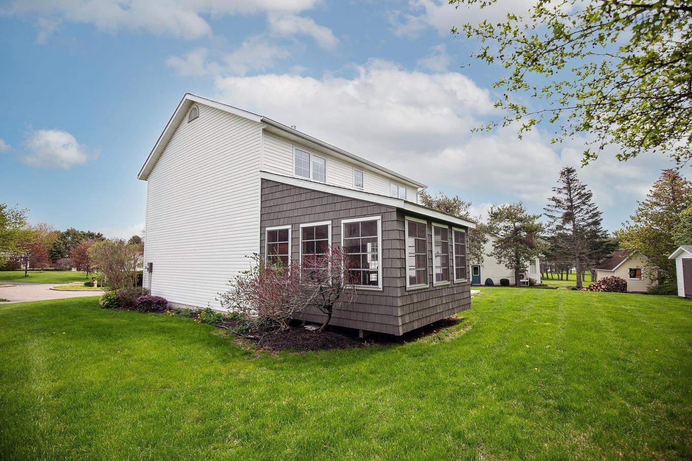 8 Penny Lane, Amherst, NS