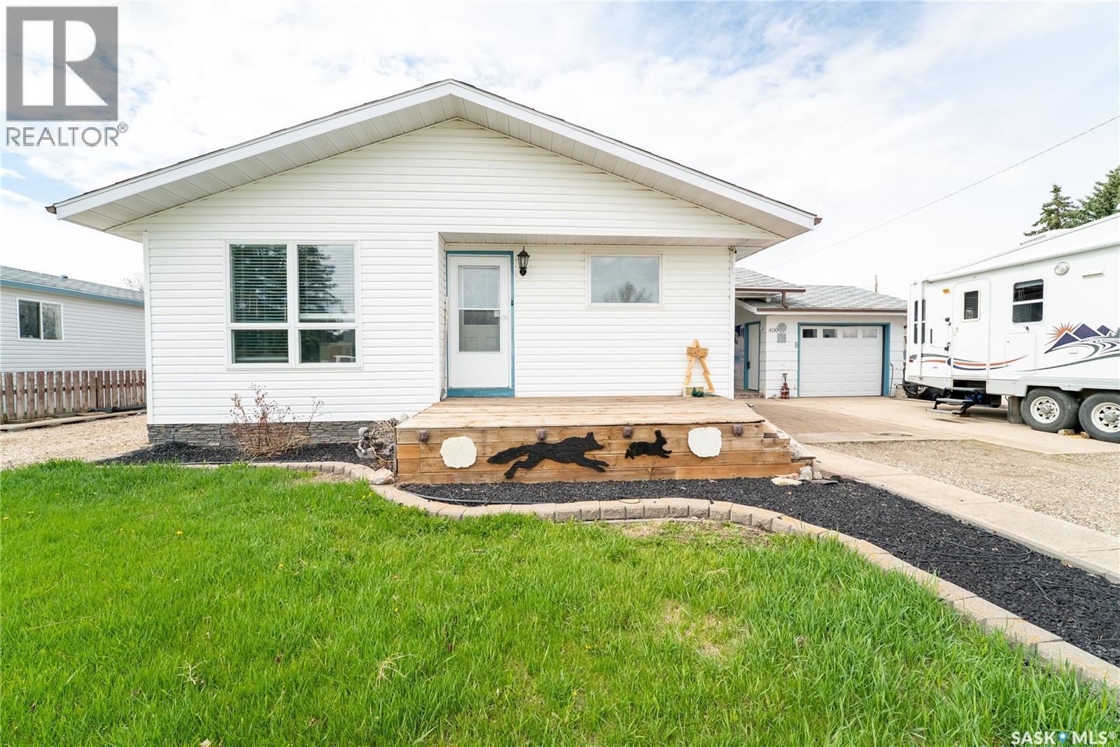 406 Walter Scott Avenue, Hanley, SK - Outdoor