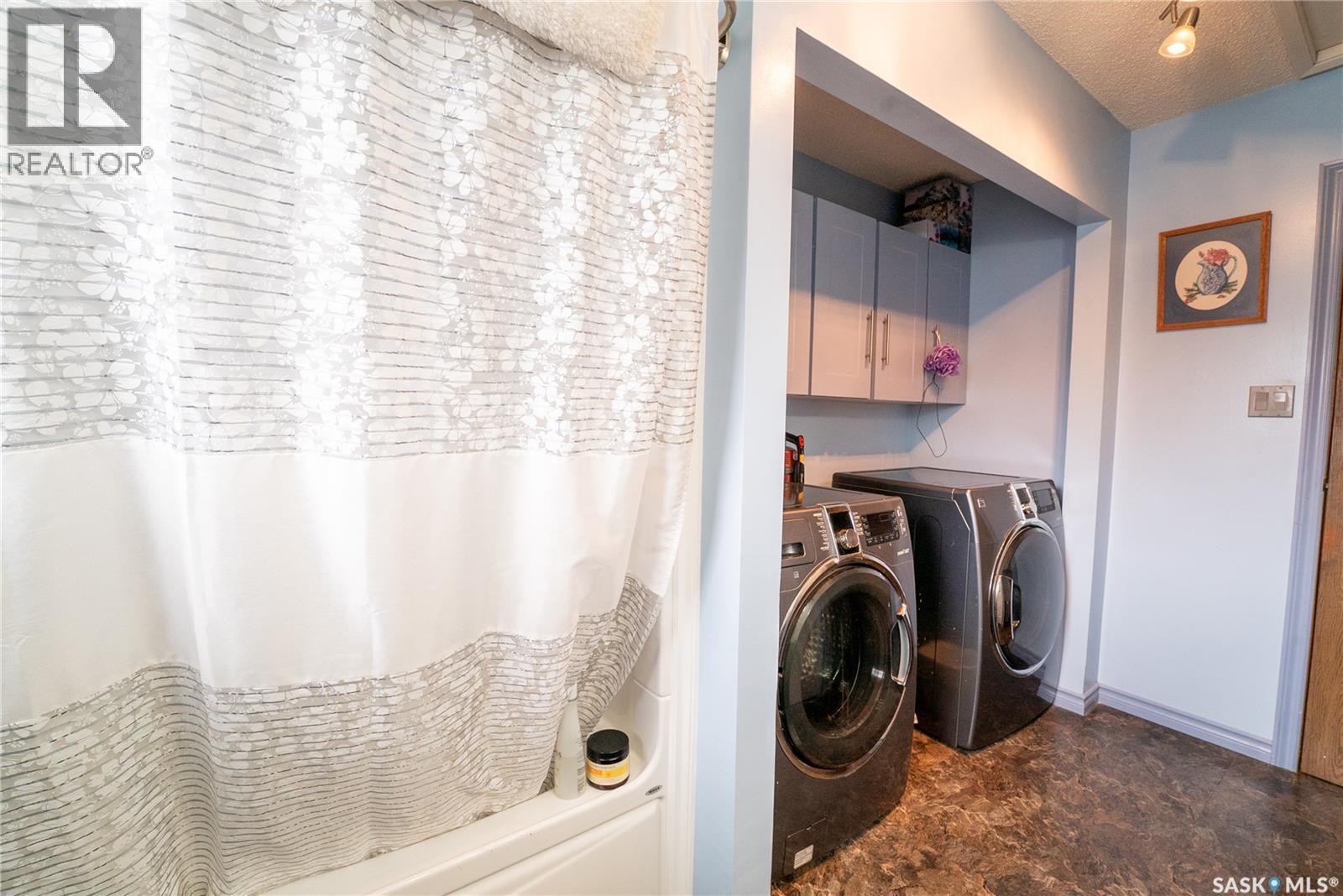 406 Walter Scott Avenue, Hanley, SK - Indoor Photo Showing Laundry Room