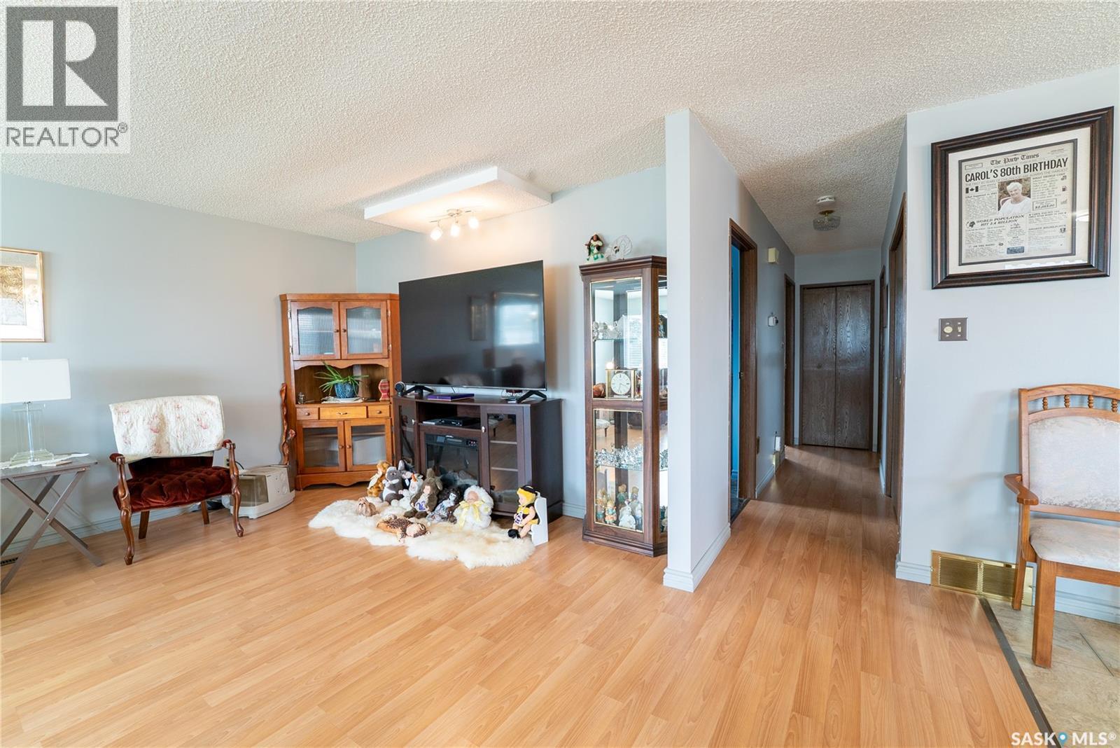 406 Walter Scott Avenue, Hanley, SK - Indoor