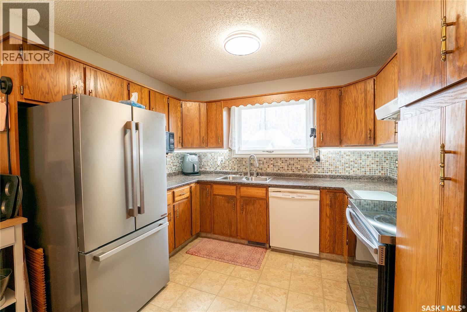 406 Walter Scott Avenue, Hanley, SK - Indoor Photo Showing Kitchen