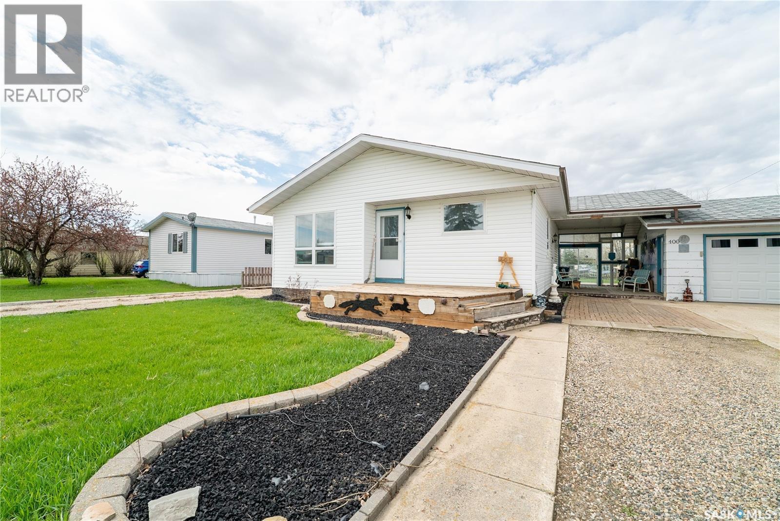 406 Walter Scott Avenue, Hanley, SK - Outdoor