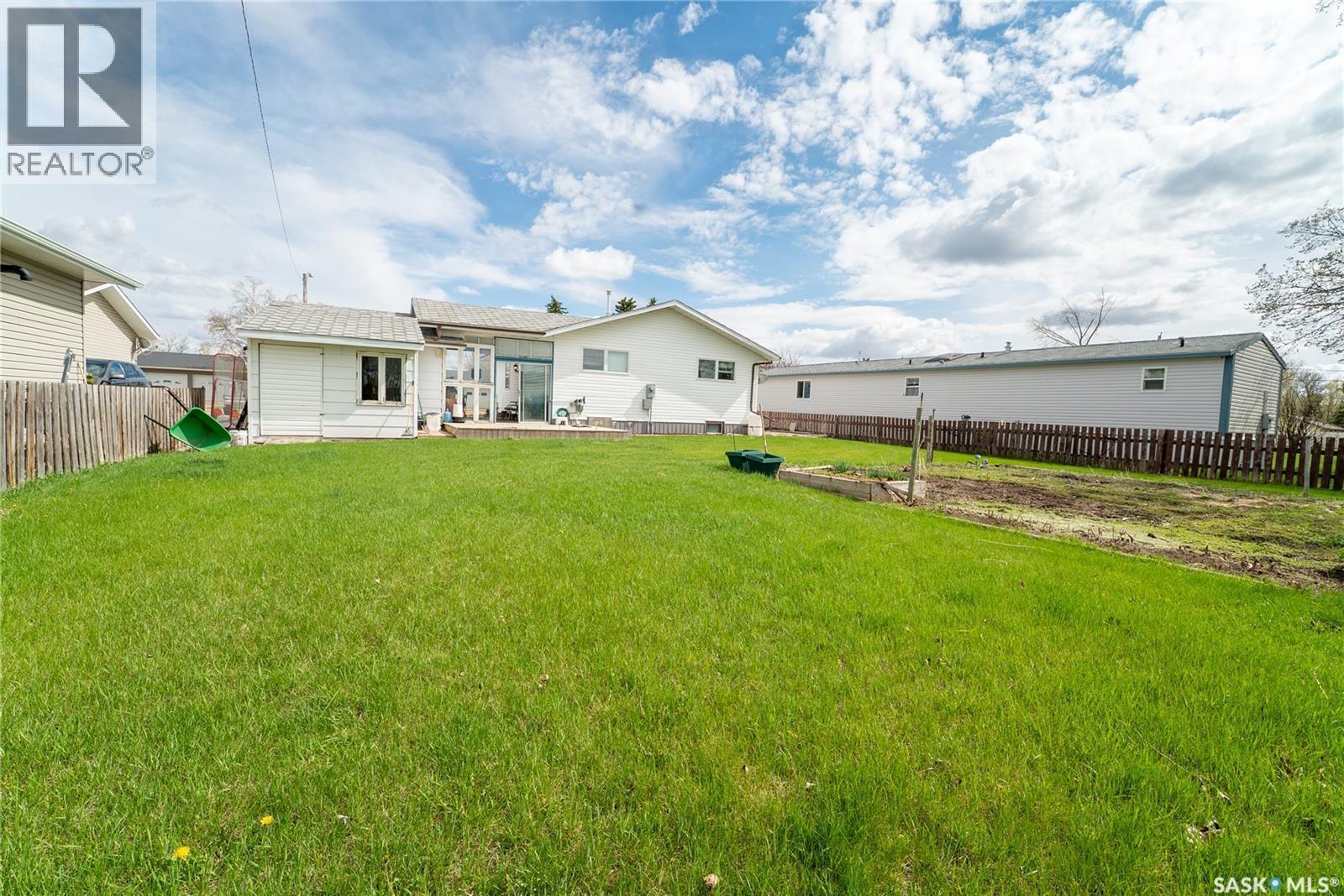 406 Walter Scott Avenue, Hanley, SK - Outdoor