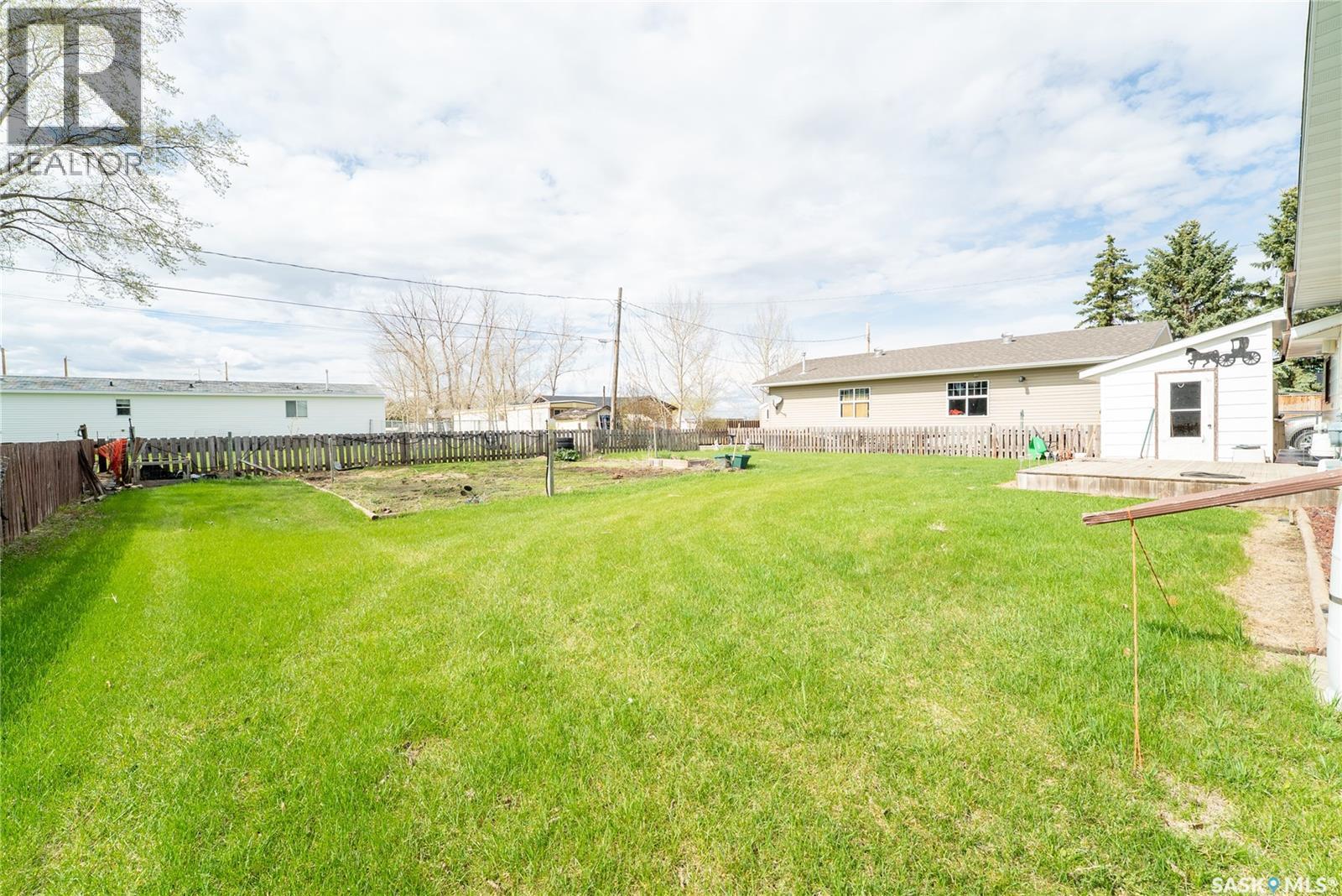 406 Walter Scott Avenue, Hanley, SK - Outdoor