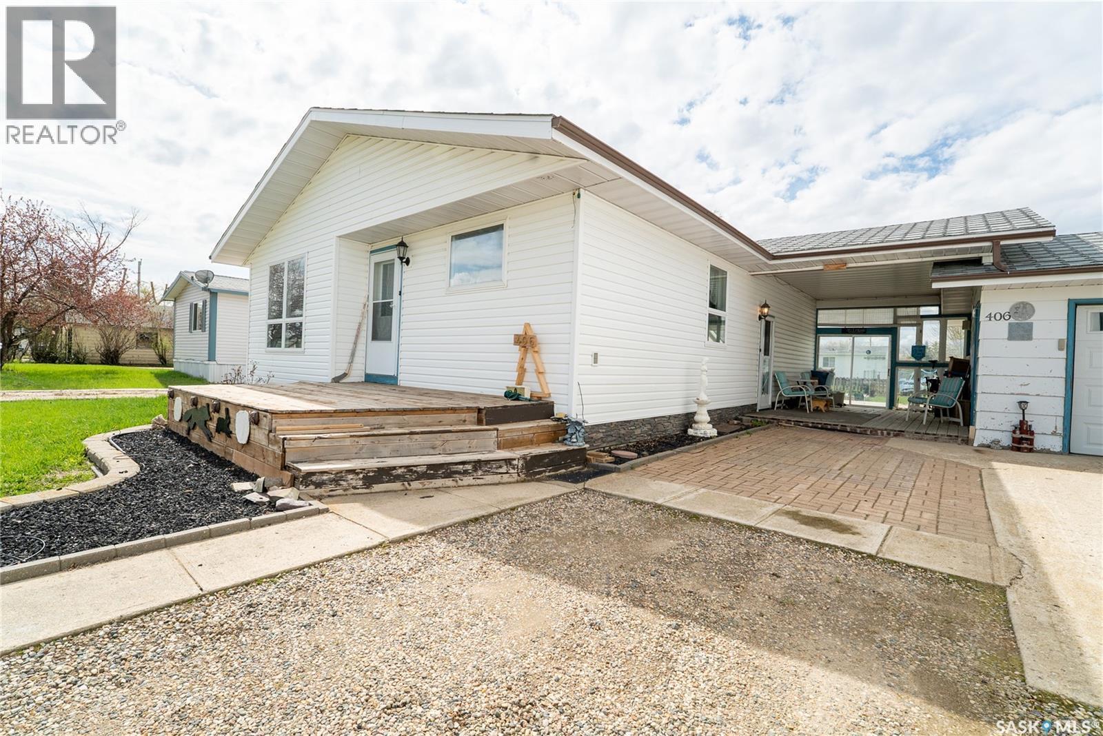 406 Walter Scott Avenue, Hanley, SK - Outdoor
