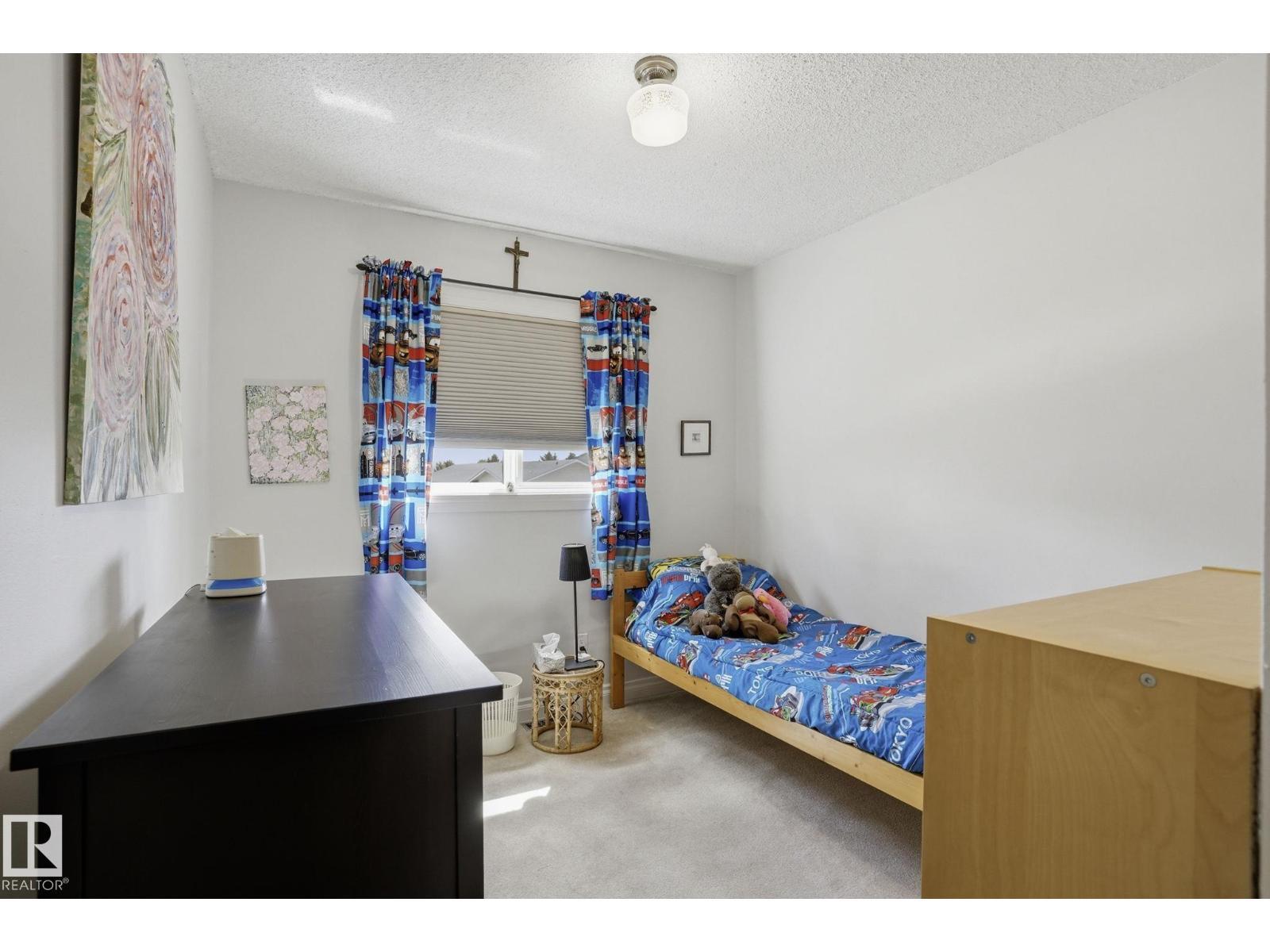 210 Porter Av, Millet, AB - Indoor Photo Showing Bedroom