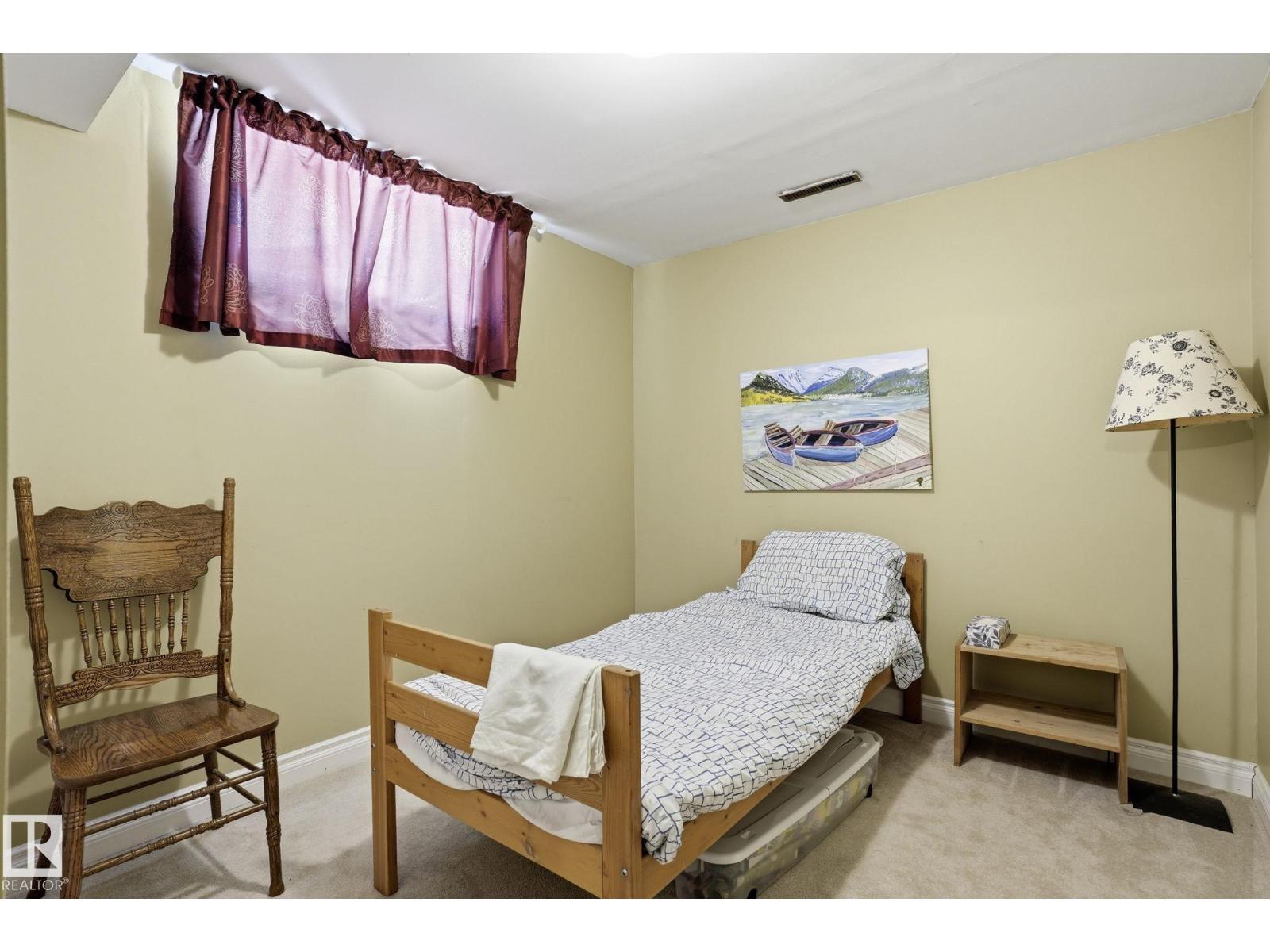 210 Porter Av, Millet, AB - Indoor Photo Showing Bedroom