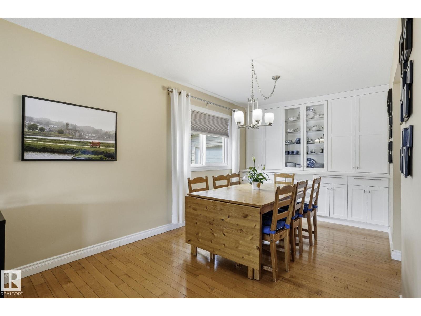 210 Porter Av, Millet, AB - Indoor Photo Showing Dining Room