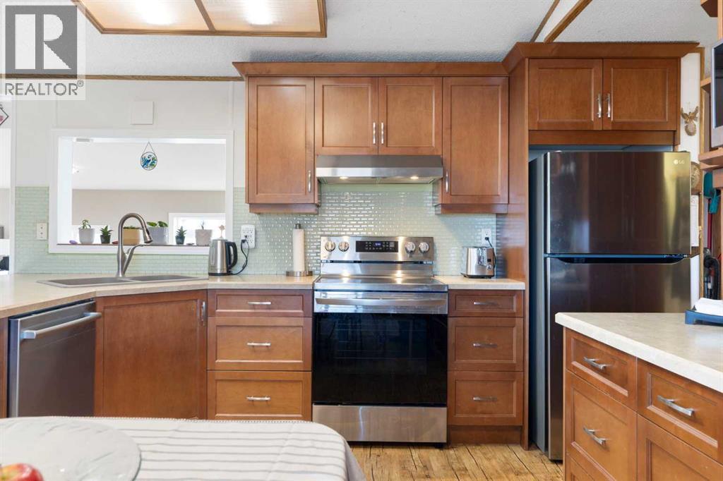 245042 Range Road 251, Rural Wheatland County, AB - Indoor Photo Showing Kitchen