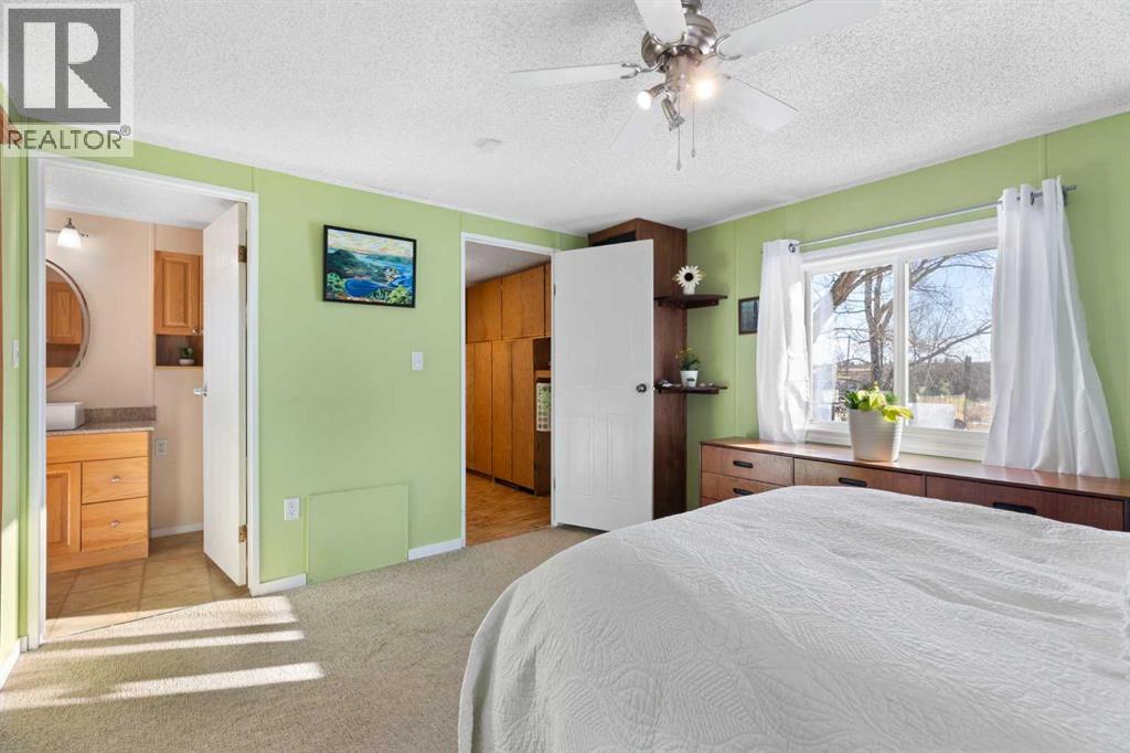 245042 Range Road 251, Rural Wheatland County, AB - Indoor Photo Showing Bedroom