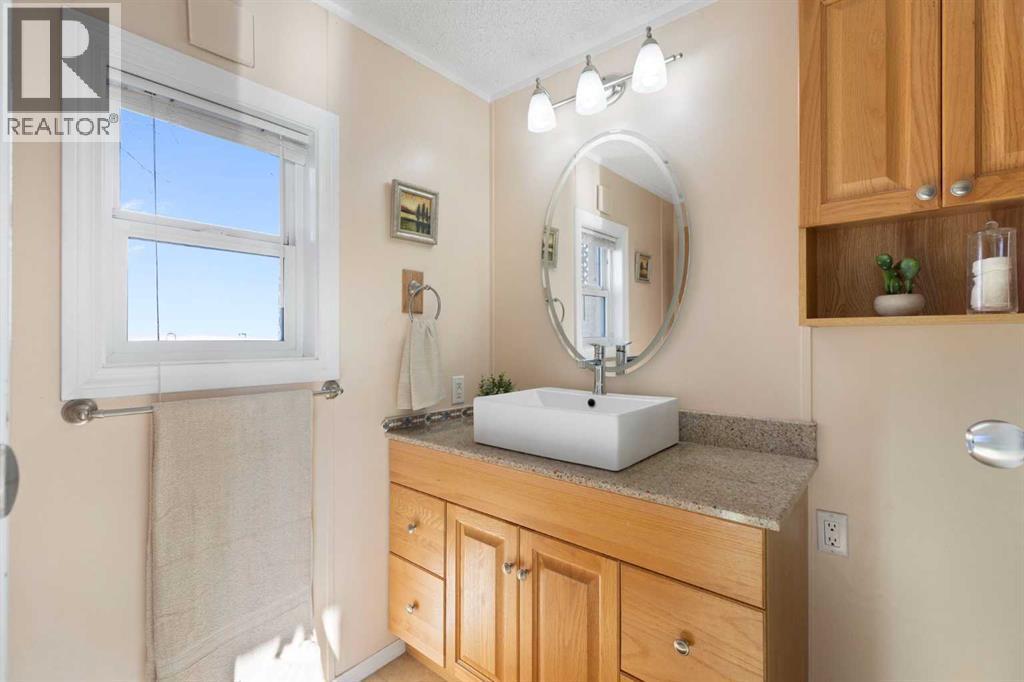 245042 Range Road 251, Rural Wheatland County, AB - Indoor Photo Showing Bathroom