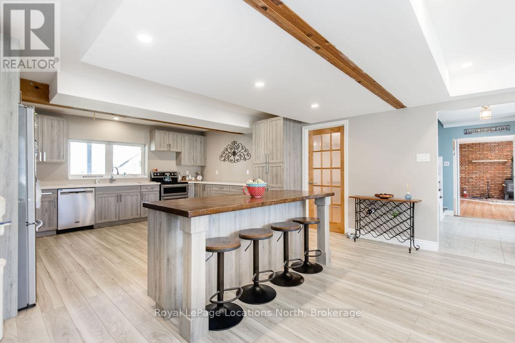 38 Foliage Drive, Tiny, ON - Indoor Photo Showing Kitchen