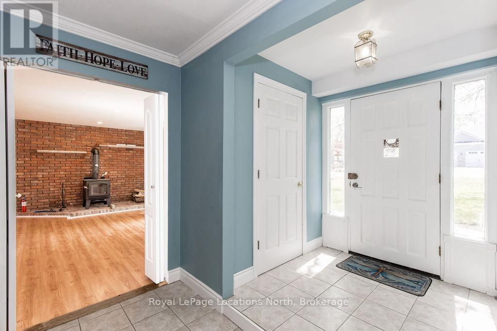 38 Foliage Drive, Tiny, ON - Indoor Photo Showing Other Room