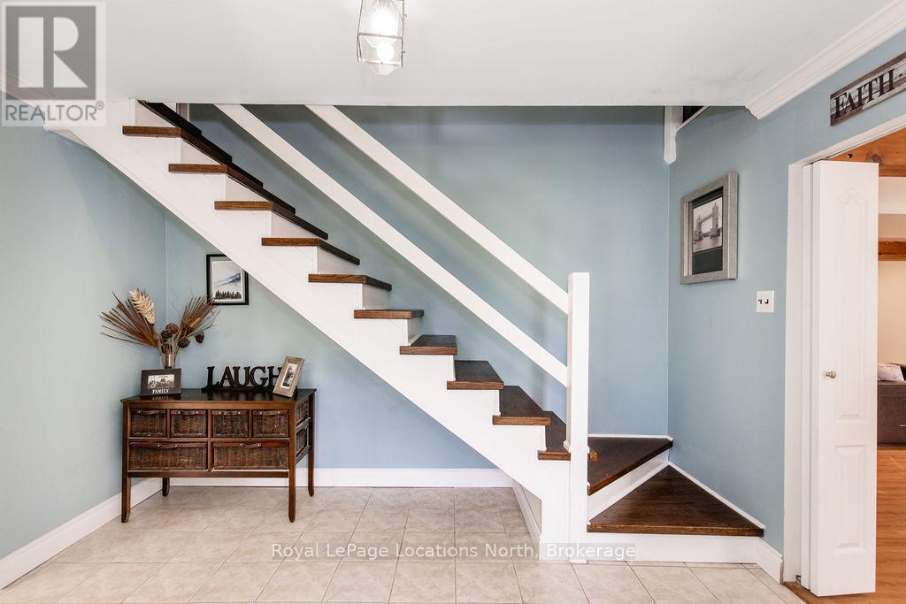 38 Foliage Drive, Tiny, ON - Indoor Photo Showing Other Room