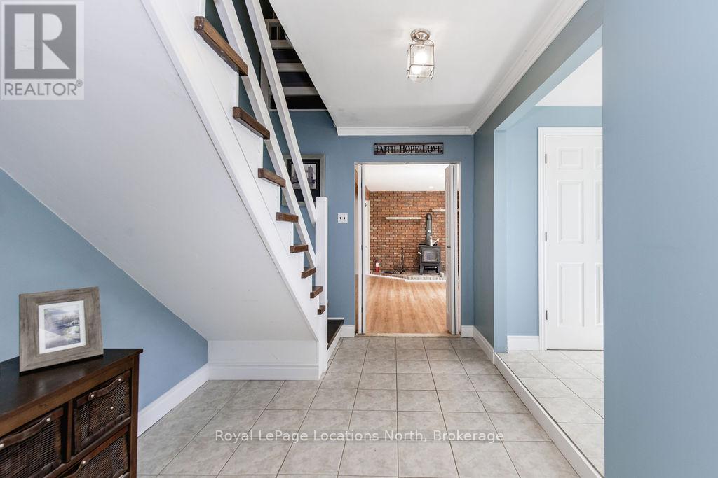38 Foliage Drive, Tiny, ON - Indoor Photo Showing Other Room