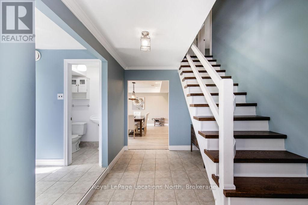 38 Foliage Drive, Tiny, ON - Indoor Photo Showing Other Room
