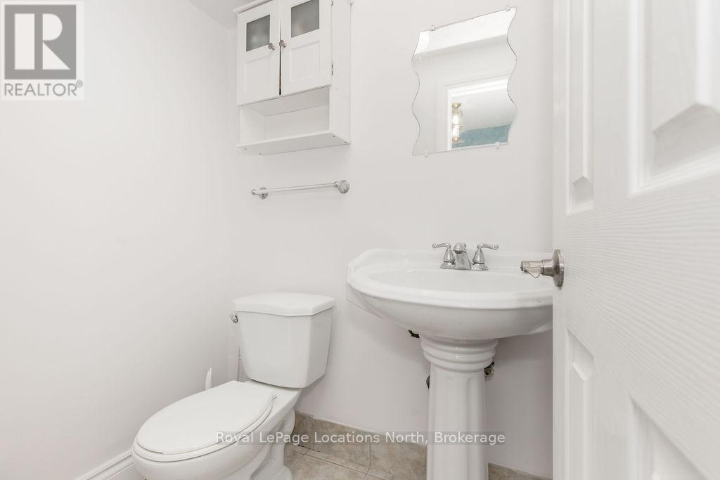38 Foliage Drive, Tiny, ON - Indoor Photo Showing Bathroom