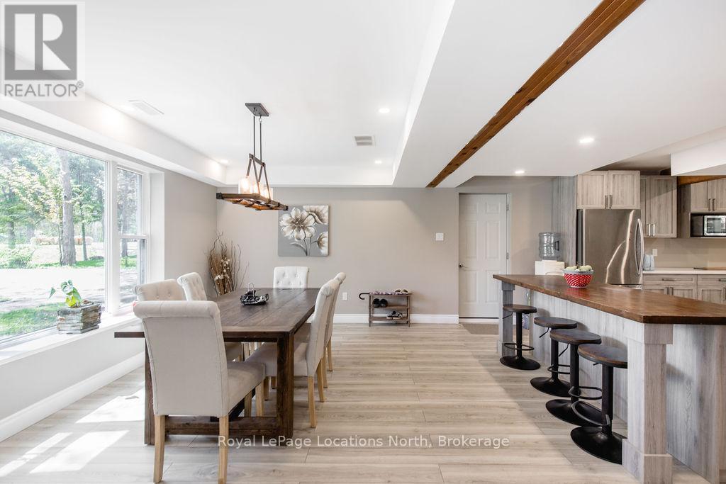 38 Foliage Drive, Tiny, ON - Indoor Photo Showing Dining Room