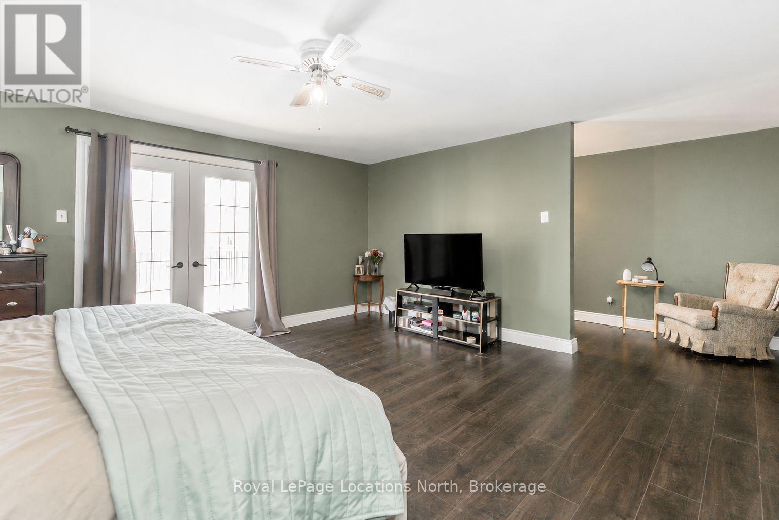 38 Foliage Drive, Tiny, ON - Indoor Photo Showing Bedroom