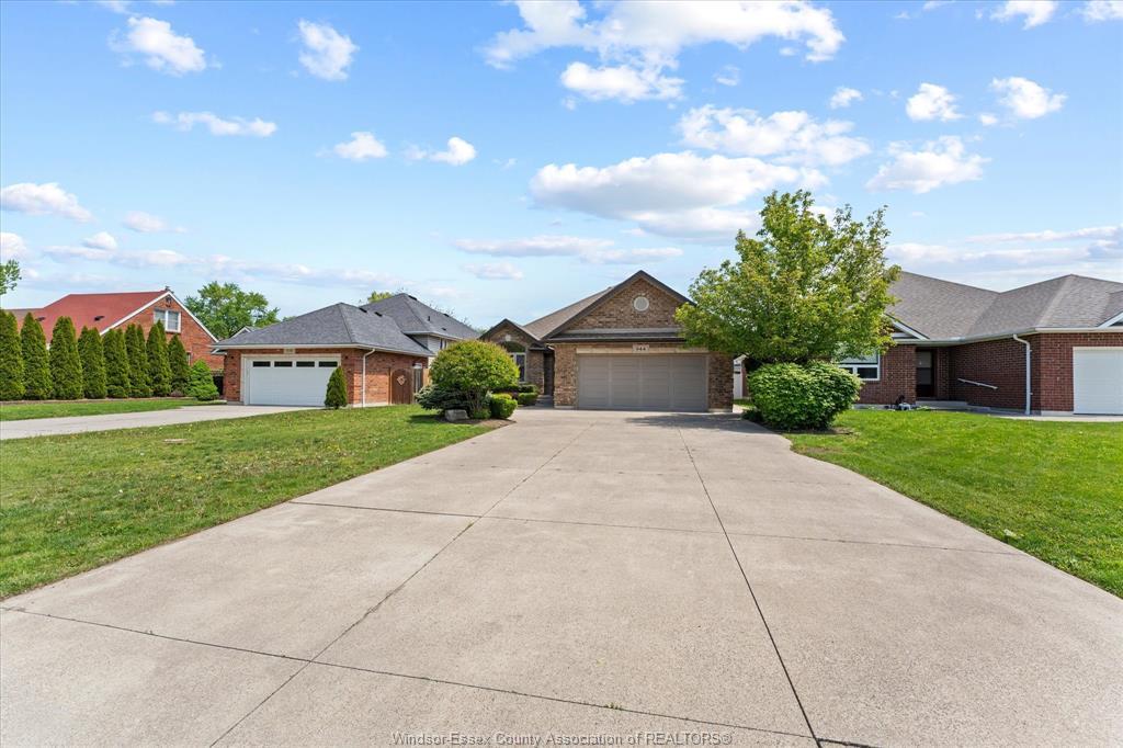 944 Thompson, Windsor, ON