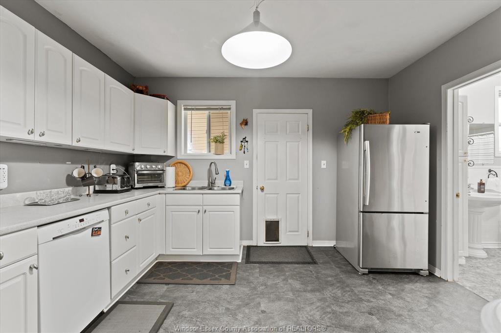1056 Gladstone, Windsor, ON
