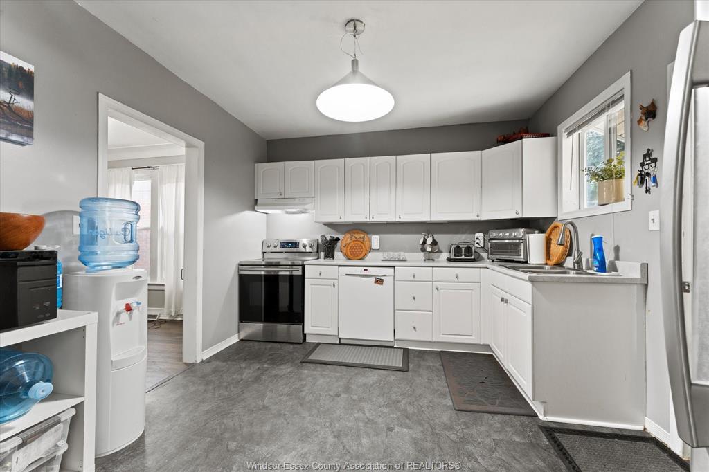 1056 Gladstone, Windsor, ON