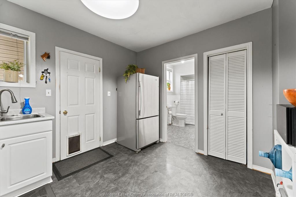 1056 Gladstone, Windsor, ON