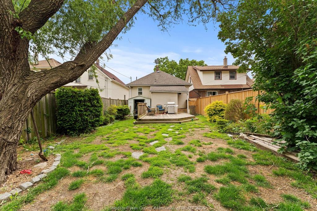 1056 Gladstone, Windsor, ON