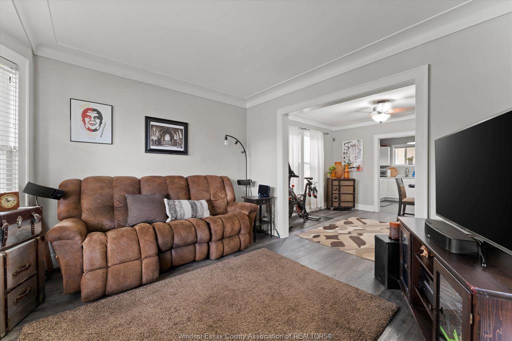 1056 Gladstone, Windsor, ON