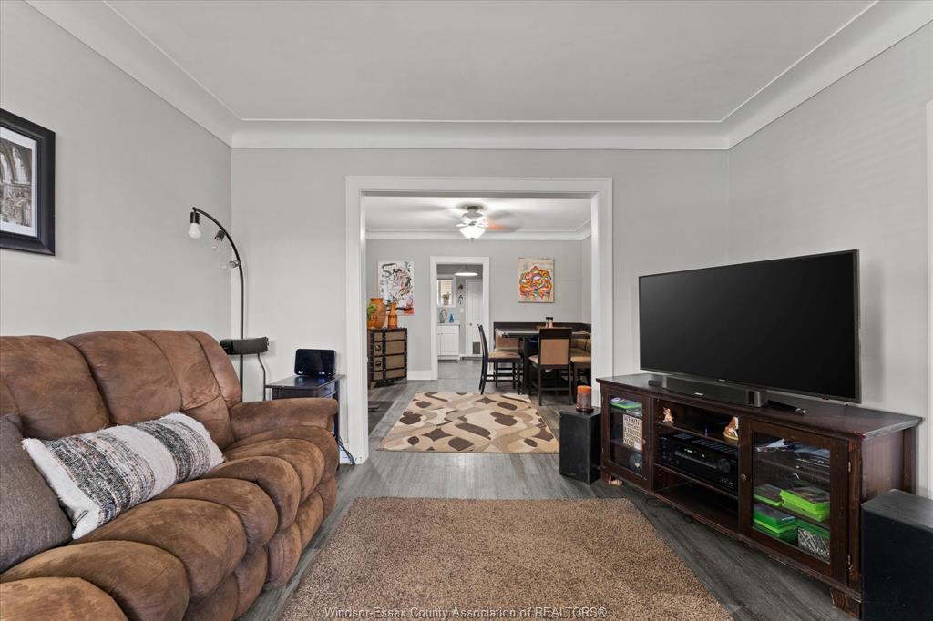 1056 Gladstone, Windsor, ON