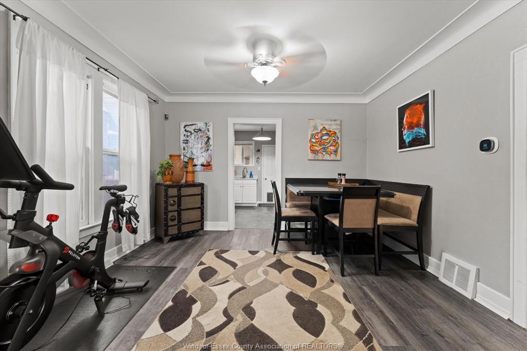 1056 Gladstone, Windsor, ON