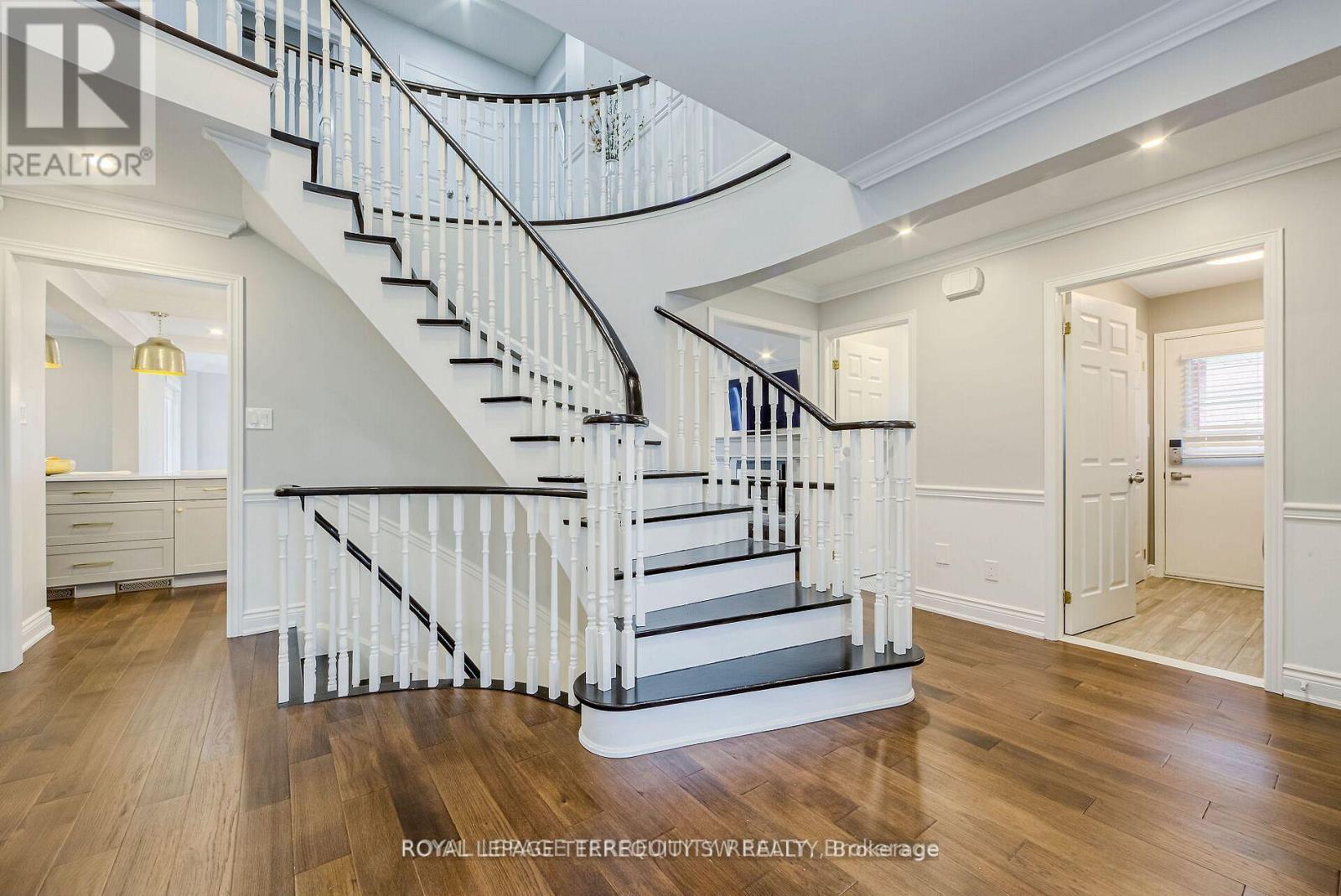 2025 Parklane Crescent, Burlington, ON - Indoor Photo Showing Other Room