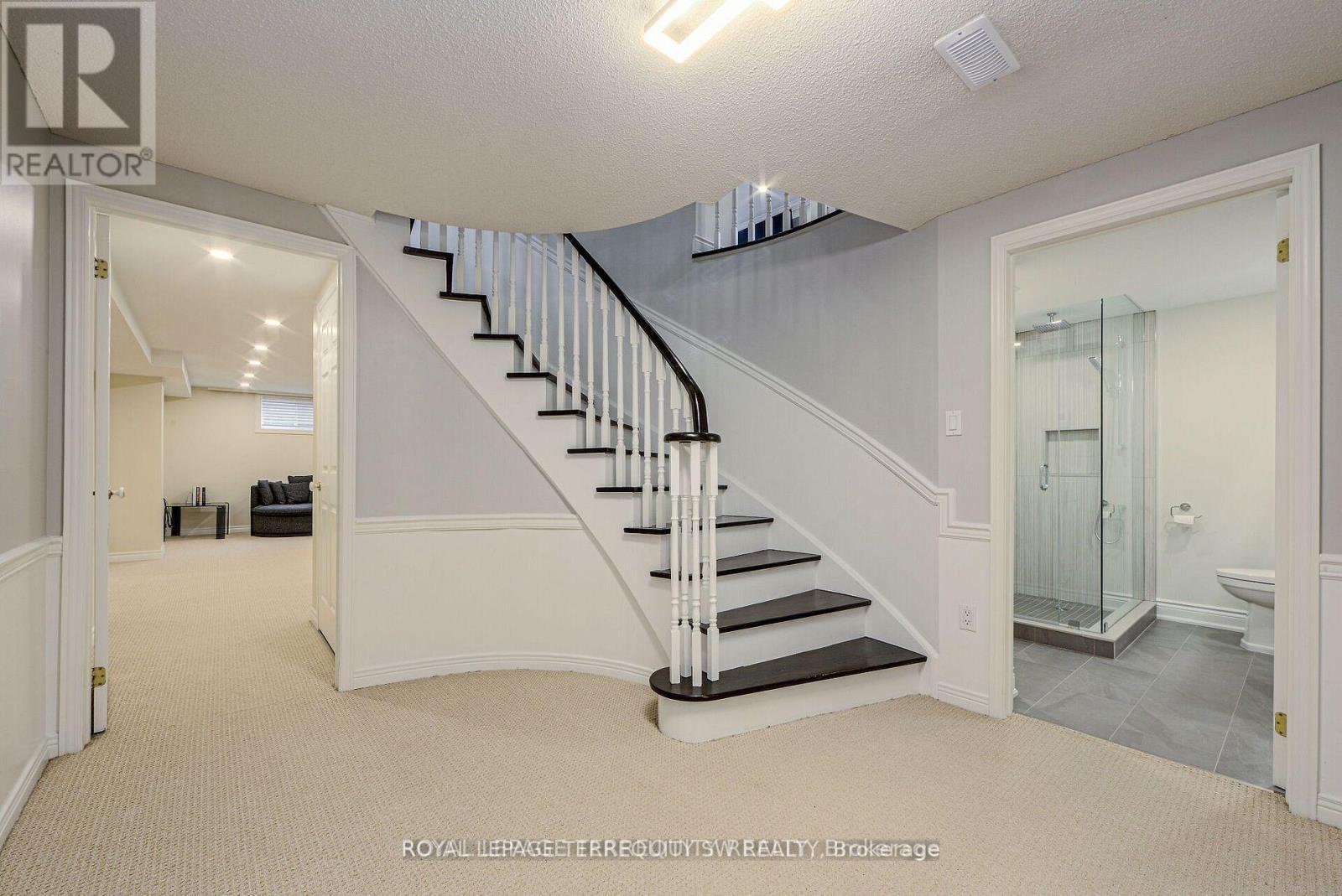 2025 Parklane Crescent, Burlington, ON - Indoor Photo Showing Other Room
