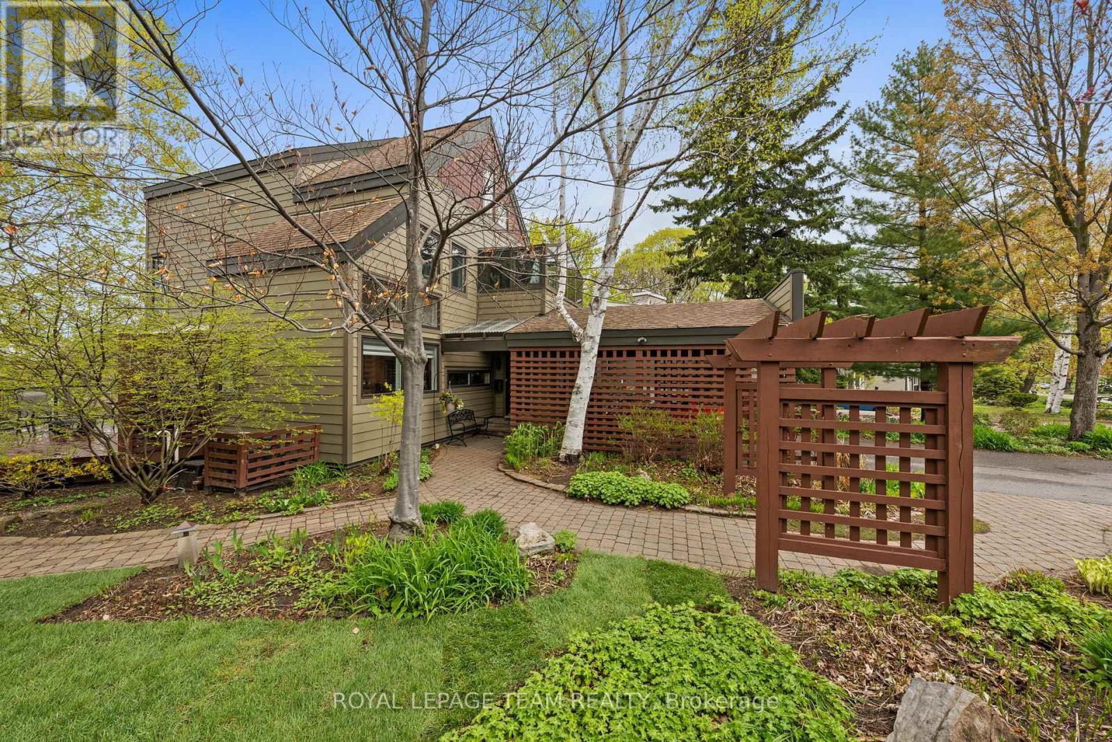 1965 Bromley Road, Ottawa, ON - Outdoor